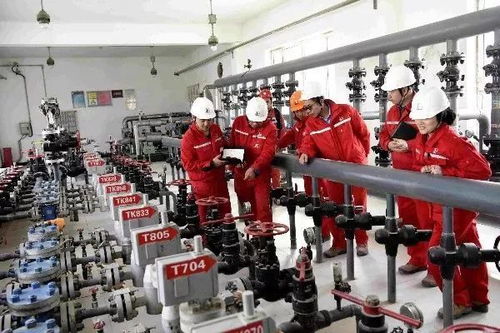 采油三厂深入学习全国两会精神，刘宝增代表宣讲激发奋进力量