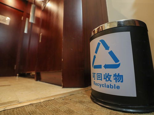 垃圾分类新风尚，绿色理念入两会 从驻地变化看环保新实践